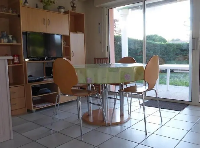 2 Et Jardin A Navarrosse Apartment